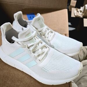 Adidas Swift Run
